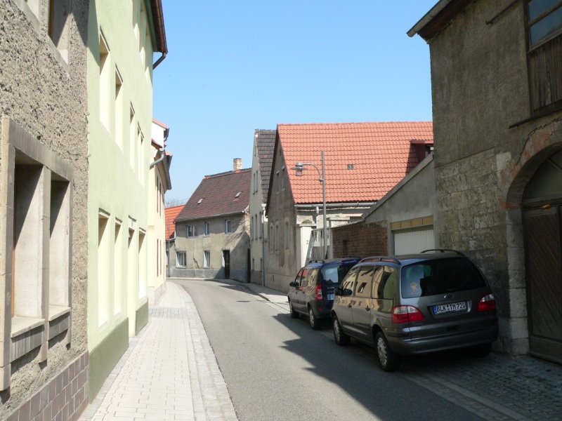 Laucha an der Unstrut - Blick in die Hallesche Strae - 12.04.2009 
