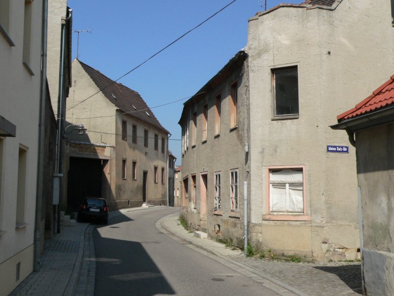 Laucha an der Unstrut - Blick in die Hallesche Strae - 12.04.2009 
