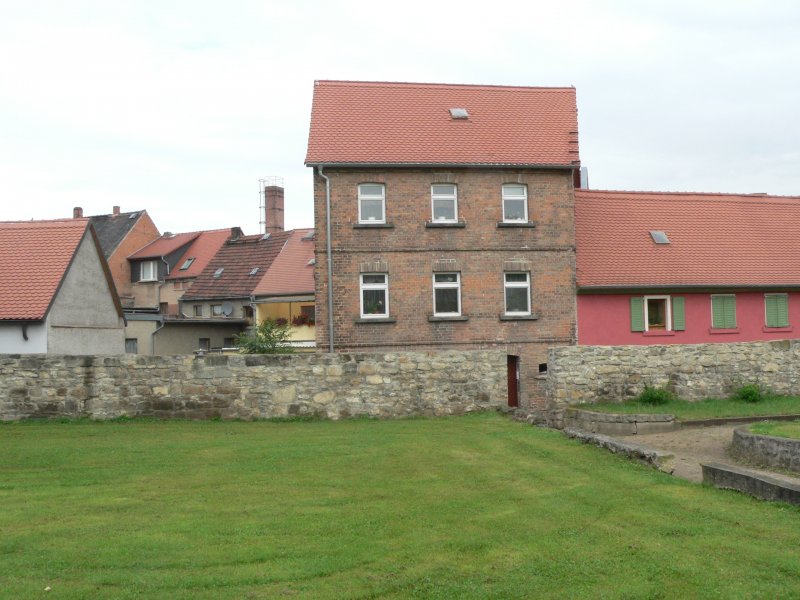 Laucha an der Unstrut - Blick von der Unterpromenade in die Hfe der Unteren Hauptstrae - 21.06.2009
