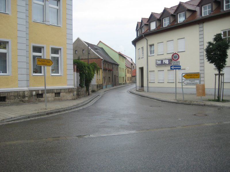 Laucha an der Unstrut - Blick von der Oberen Hauptstrae in die Hallesche Strae - Foto vom 21.06.2009
