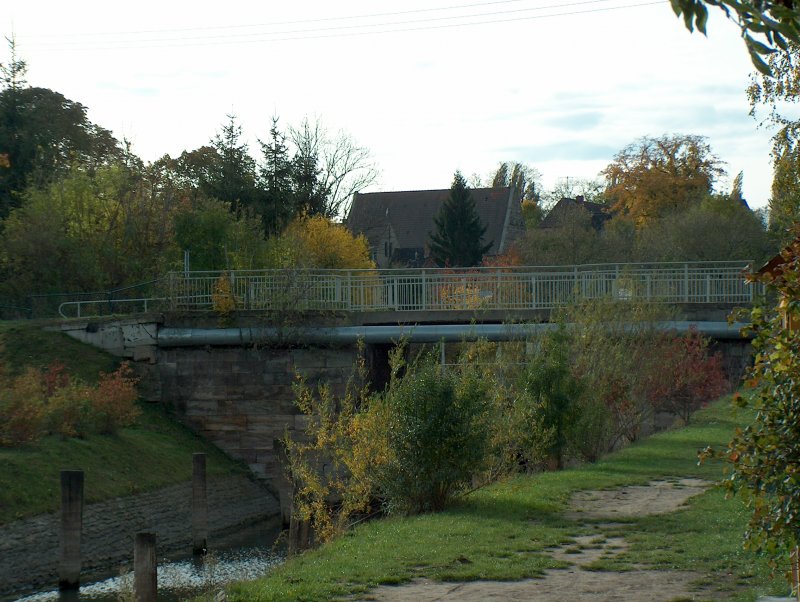 Laucha an der Unstrut - Brckenbau - Die kleine Brcke ber den Schleusengraben soll auch erneuert werden - 25.10.2005