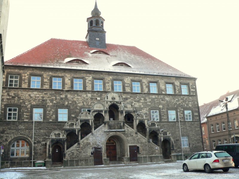 Laucha an der Unstrut - Das stattliche Rathaus mit dem einzigartigen Aufgang - Foto vom 11.01.2009