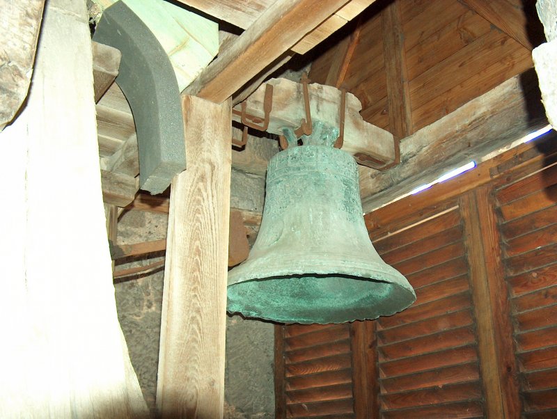 Laucha an der Unstrut - Die kleinere Glocke der Kirche St. Marien - Aufnahme vom 11.08.2004 