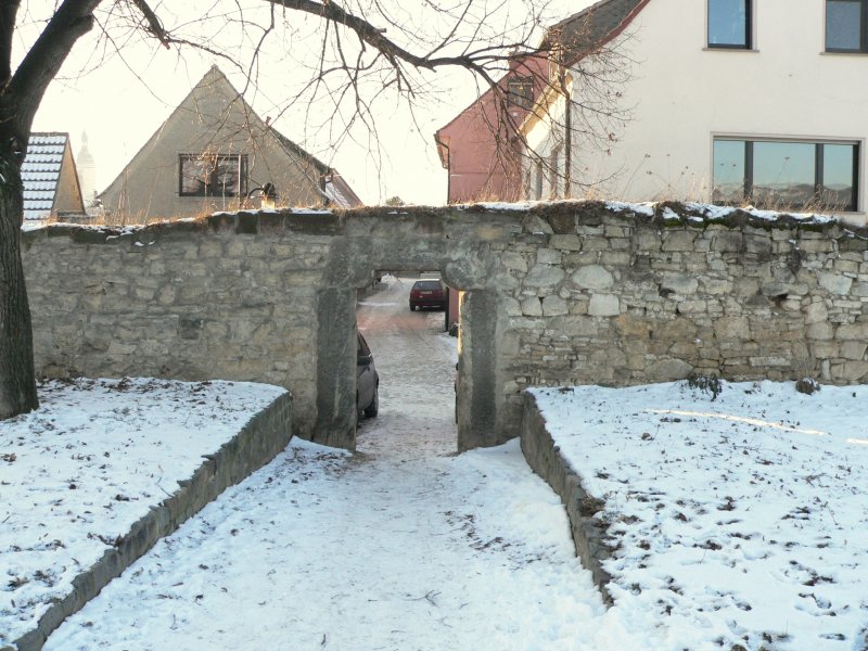 Laucha an der Unstrut - Die Pforte in der alten Stadtmauer - zur Unteren Krautgasse - Foto vom 11.01.2009