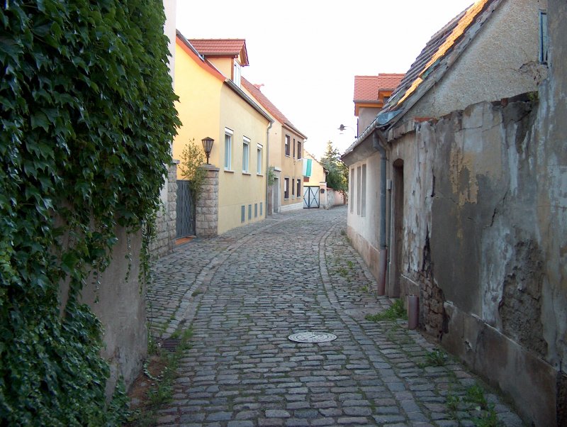 Laucha an der Unstrut - Die Tpfergasse - Blick Richtung Unstrut -Foto vom 18.08.2006