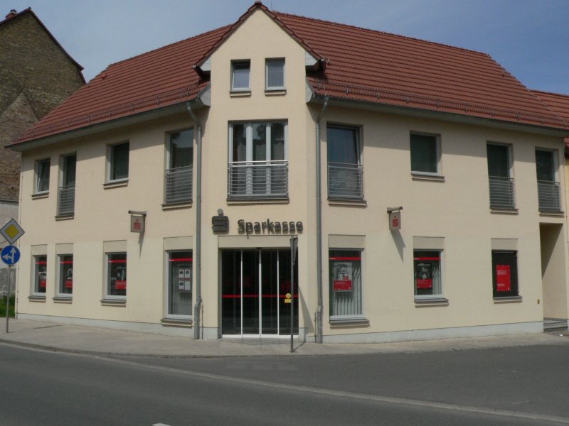 Laucha an der Unstrut - Die neue Sparkasse am Markt Ecke Herrenstrae - Foto vom 09.05.2009 
