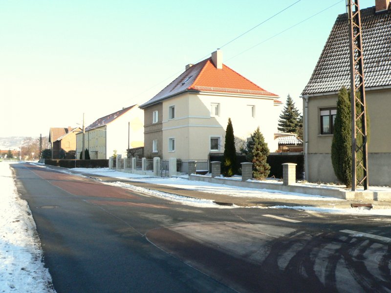 Laucha an der Unstrut - Huser in der Eckartsbergaer Strae Richtung Stadt rechts - Foto vom 11.01.2009