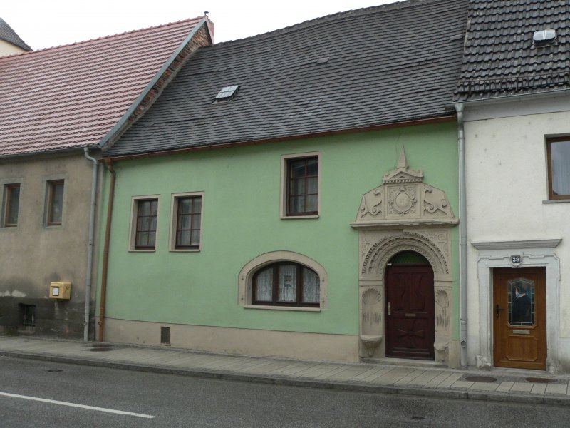 Laucha an der Unstrut - Historisches Portal an einem Haus in der Oberen Hauptstrae - 21.06.2009