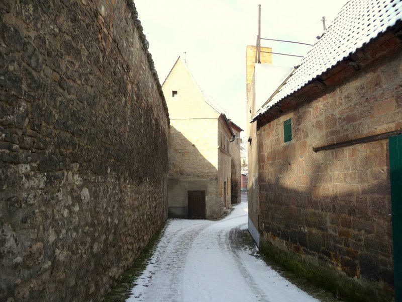 Laucha an der Unstrut - Scheunen hinter der alten Stadtmauer - Richtung Obertor - Foto vom 12.02.2009 
