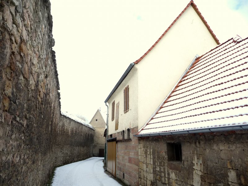 Laucha an der Unstrut - Scheunen hinter der alten Stadtmauer - Richtung Obertor - Foto vom 12.02.2009 
