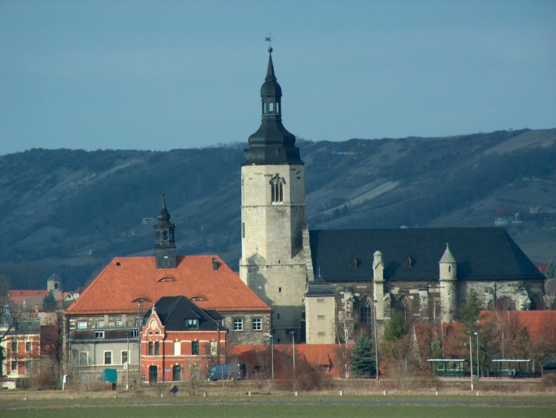 Laucha - Blick auf Marienkirche, Rathaus und alte Post (jetzt Zahnarztpraxis) im Jahr 2006