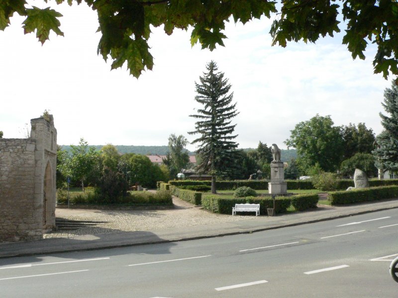 Laucha - Das Adler-Denkmal fr die Gefallenen des 1. Weltkrieges am Obertor - Aufnahme vom 2.09.2008
