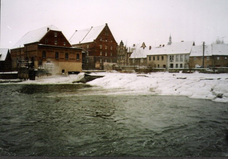 Laucha - Das Wehr in Eis und Schnee - Januar 1997