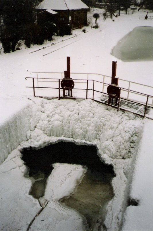 Laucha - Die Schleuse in winterlicher Ruhe - Januar 1997