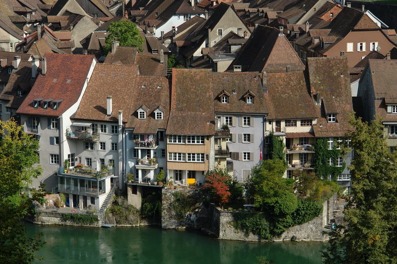 Laufenburg AG - Dicht gedrngt stehen die schnen alten Huser direkt am Rhein. 12.9.2007