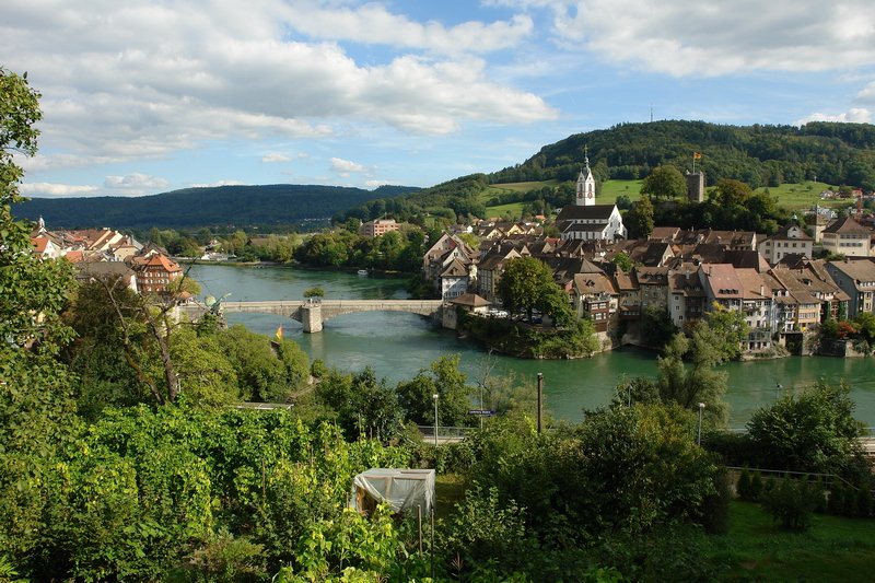 Laufenburg AG - Ein schner Blick von deutscher Seite auf die Altstadt und die Rheinbrcke. Links im Bild das deutsche Laufenburg. Die Brckenstadt gehrte bis zur Trennung von 1801 zu Vordersterreich. 12.9.2007