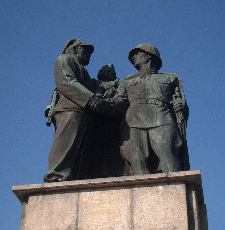 Legnica 01.11.2008.- Pomnik  przyjazni polsko-radzieckiej  / Denkmal  der polnisch-rusichen Freundschaft  