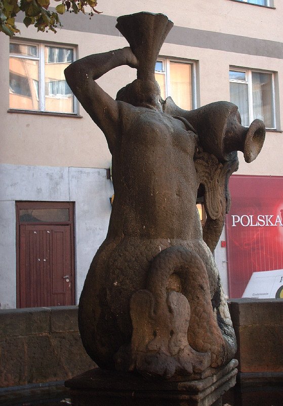 Legnica 01.11.2008. Rynek - Fontanna Syreny / Der Ring -Fischweib Brunnen