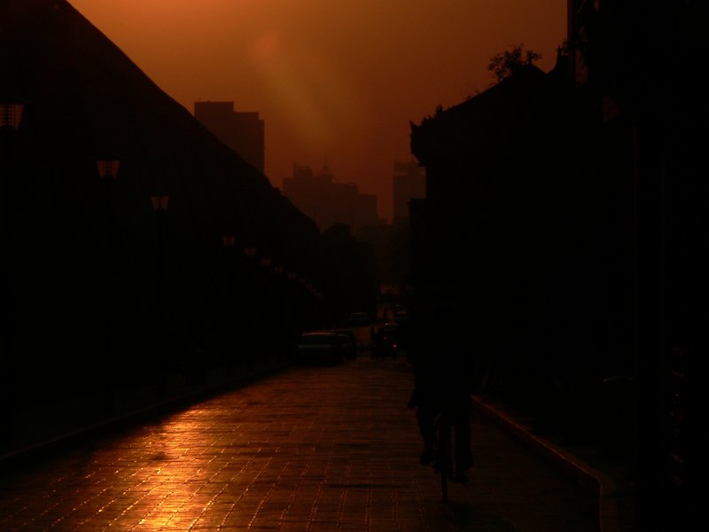 Letzte Sonnenstrahlen an der Stadtmauer von Xi'an. 09/2007