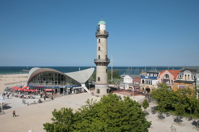 Leuchtturm und Teepott von Warnemnde bei schnstem Wetter. 21.05.2008