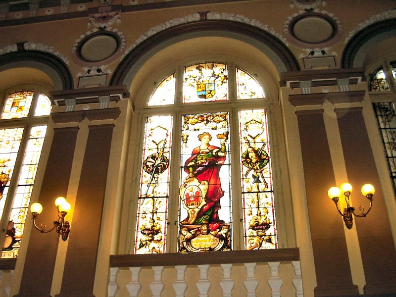 Liberec, Rathaus. Fenster im Treppenhaus, Aufnahme vom Sommer 2004

auch fr Kategorie  Tschechien/Stdte/Liberec