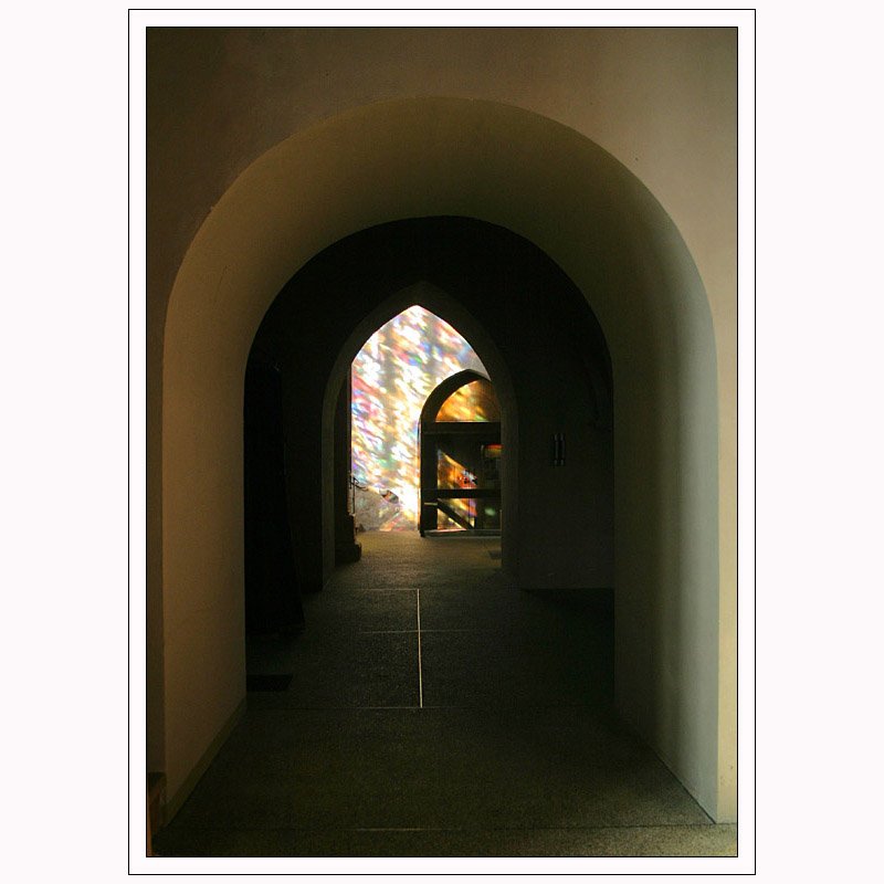 Licht und dunkle Bereiche in der Stiftkirche von Baden-Baden. 4.3.2007 (Matthias)