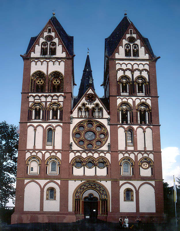 Limburg an der Lahn, Dom St. Georg und Nikolaus, Westfassade. Ab etwa 1175, sptromanisch/frhgotisch, Aufnahme von Aug. 2002, Scan ab Dia.