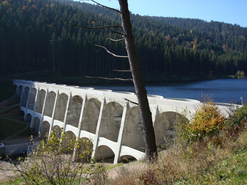 Linachtalsperre im Schwarzwald, frisch saniert und gefllt,
Okt.2007