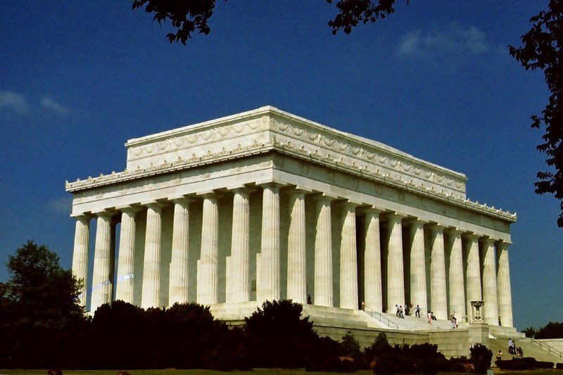 Lincoln Memorial in Washington D.C. (10. September 1980). Die Gedenksttte zu Ehren des Prsidenten Abraham Lincoln wurde 1915 - 1922 erbaut. Die 36 dorischen Sulen symbolisieren die 36 US-Bundesstaaten zur Zeit von Lincolns Prsidentschaft. 