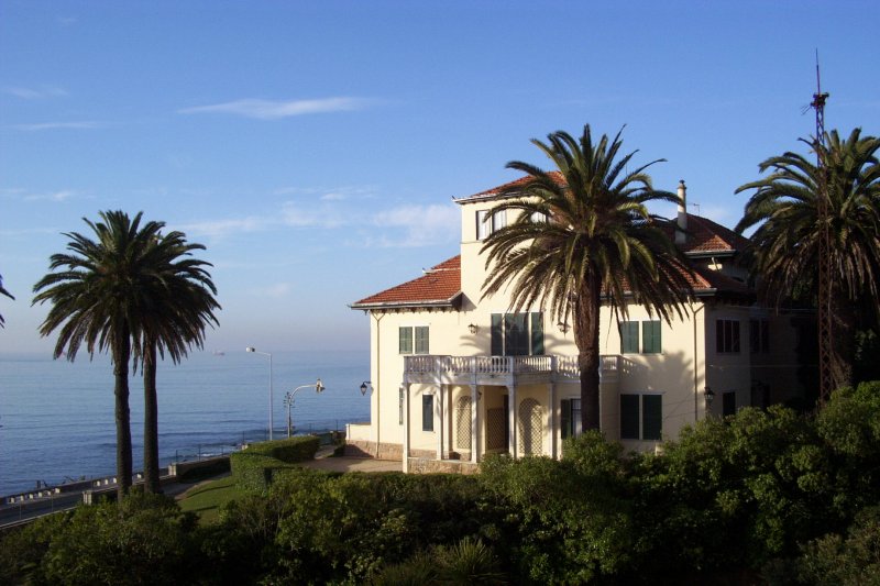 Lissabon: Villa am Meer