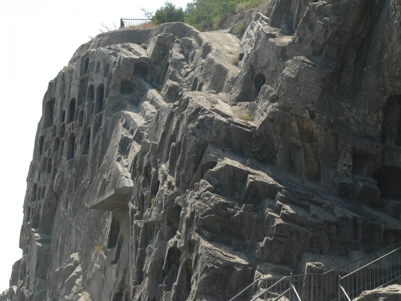 Longmen-Grotten, 09/2007. Begonnen mit ihrem Bau wurde im Jahre 493.