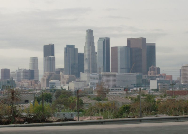 Los Angeles Downtown. Heraus fotografiert aus dem Auto, auf dem Highway