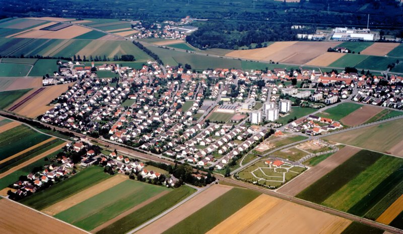 Luftaufnahme von 86462 Langweid, Landkreis Augsburg, 11.08.1986