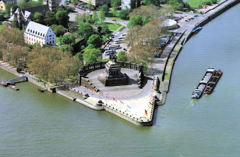 Luftaufnahme vom  Deutschen Eck  in Koblenz - Mitte der 90iger Jahre.