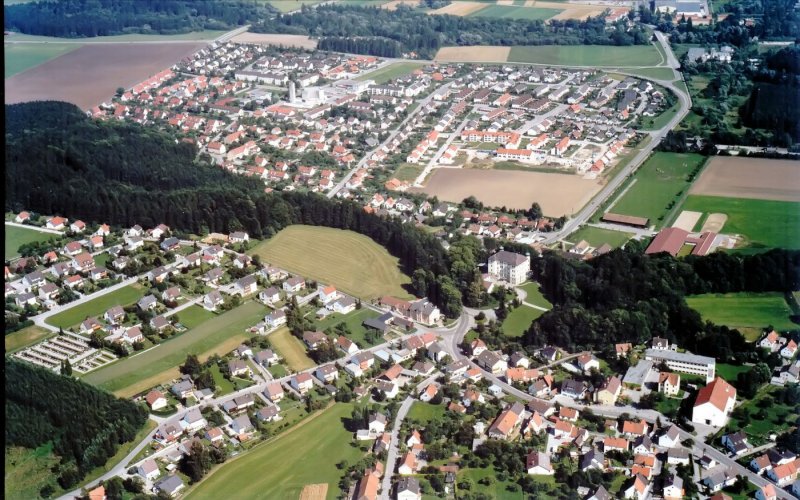 Luftaufnahme von Straberg, Landkreis Augsburg, vom 07.08.1986