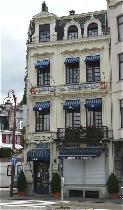 Luxemburgisches Bier in einem kleinen Hotel am Bahnhof in Verviers! 12.07.08 (Jeanny)