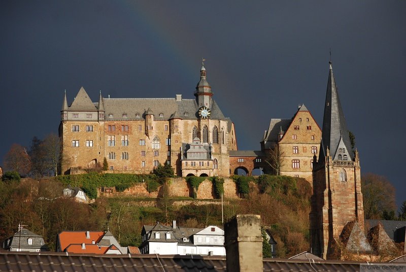 Marburger Schloss unterm angedeuteten Regenbogen. (7. Dezember 2007)