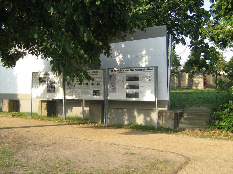 Mauerreste im Invalidenfriedhof, Berlin - Fotos vom 2.9.2008