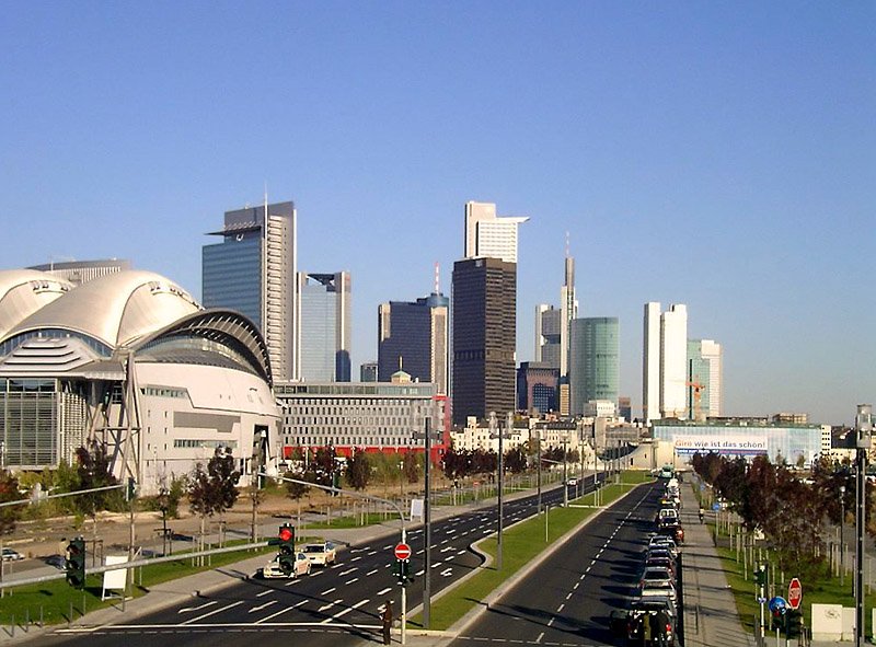 Messegelnde und Frankfurter Skyline. Fotographiert zwischen den S-Bahn Stationen Galluswarte und Messe im Oktober 2007.

Vielen Dank an Matthias Frey fr die Nachbearbeitung. 