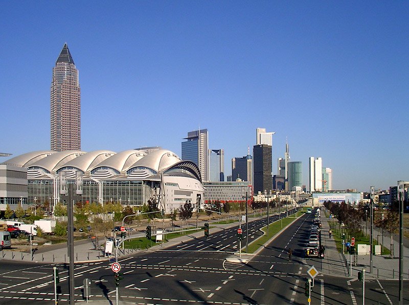 Messegelnde mit Messeturm und Skyline. Fotographiert zwischen den S-Bahn Stationen Galluswarte und Messe im Oktober 2007.

Vielen Dank an Matthias Frey fr die Nachbearbeitung.