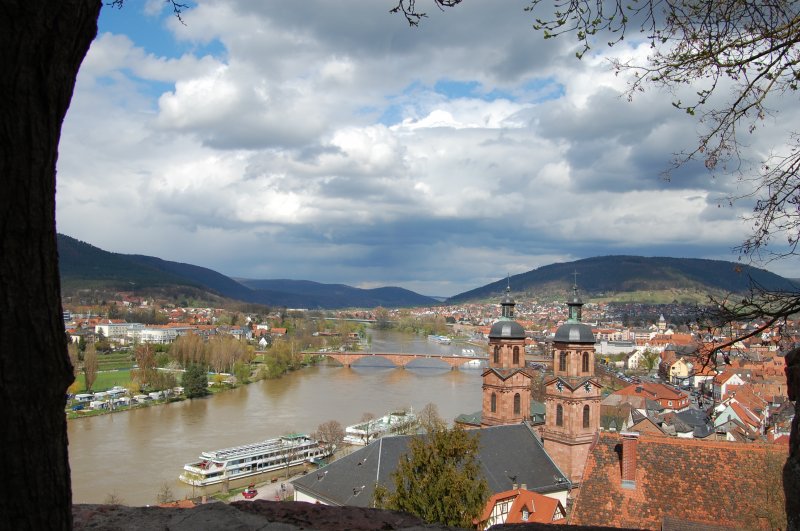 Miltenberg am Main, den 20. April 2008. Von der Schloruine aus, hat man einen herrlichen berblick ber die schne Kreisstadt in Unterfranken.
Hier msste allerdings eine neue Rubrik eingsetzt werden, wie Mainfranken oder so.