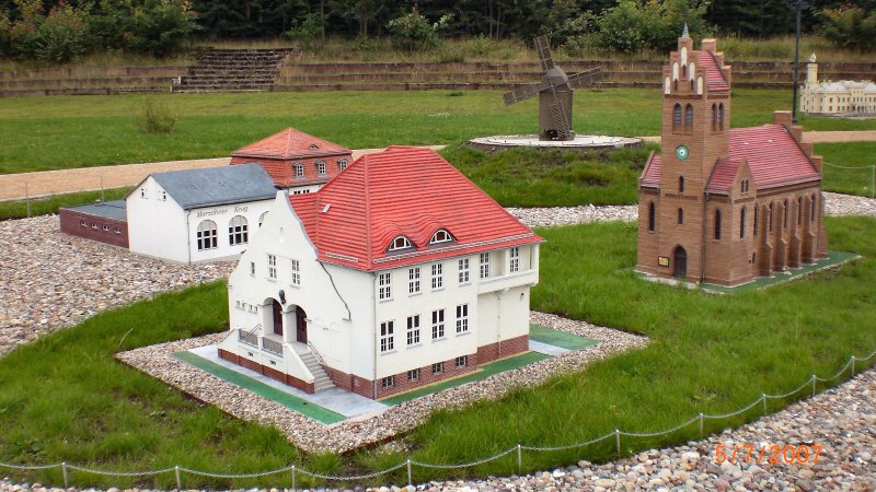 Modelle von Gebuden in Berlin-Marzahn, Modellpark in der Wuhlheide Sommer 2007