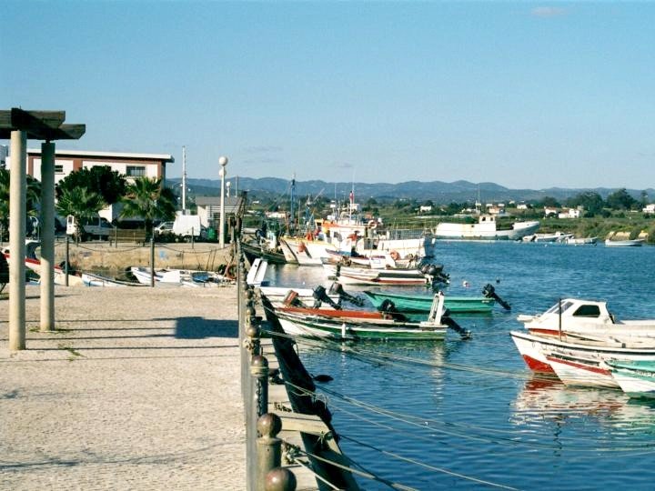 MONCARAPACHO e FUSETA, Gemeindeteil Fuseta (Concelho de Olho), 30.01.2003, an der Mole (Foto eingescannt)