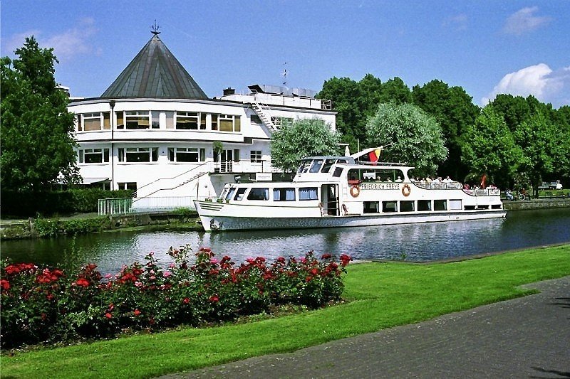 Motorschiff  Friedrich Freye  beginnt am Wasserbahnhof seine Fahrt ruhraufwrts nach Kettwig (4. Juni 2007)