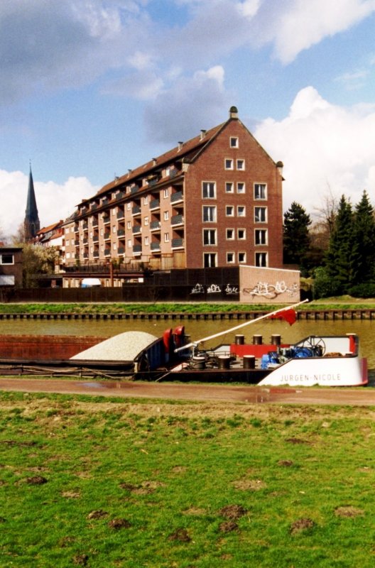 MNSTER, 26.03.2000, am Dortmund-Ems-Kanal nahe der Brcke Wolbecker Strae (Foto eingescannt)