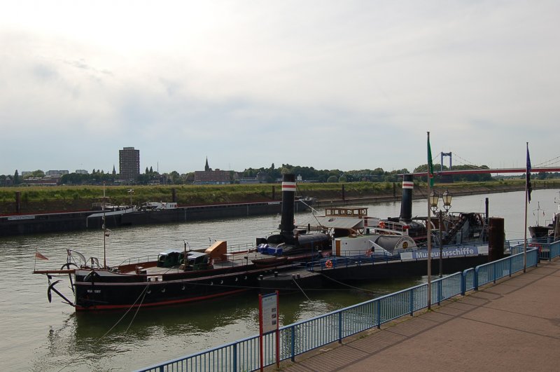 Museumsschiff im Pegel Ruhrort im Duisburger Hafen