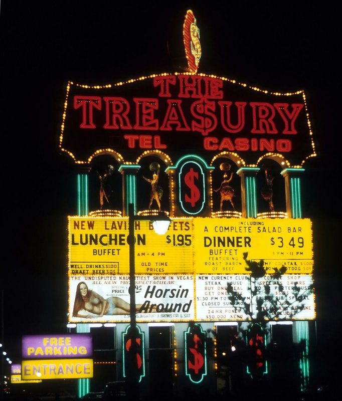 Neon-Werbung vom  The Treasury , Hotel und Casino in Las Vegas, Mrz 1981. 