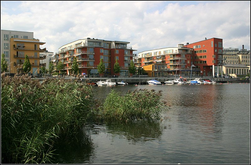 Neubaugebiet  Hammrby sjstadt . Ein frheres Hafen- und Industriegebiet befindet sich im Wandel in ein Wohngebiet direkt am Wasser. 15.8.2007 (Matthias)