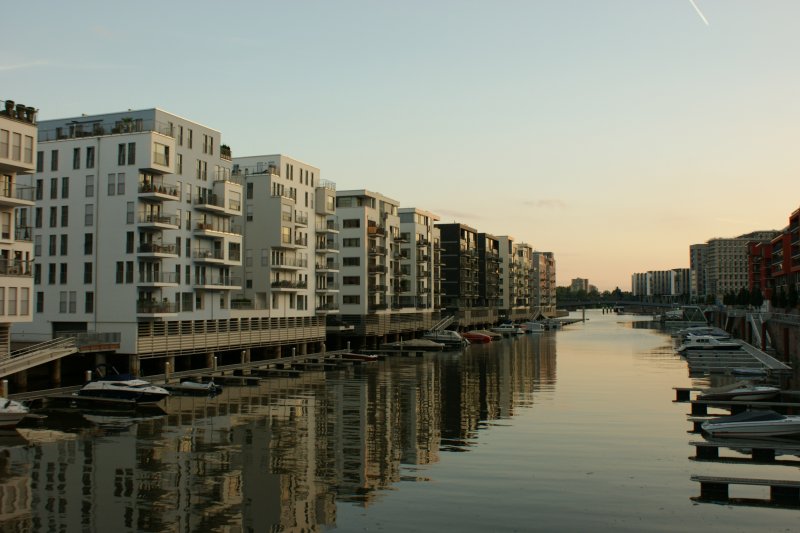 Neue(und wohl auch teure) Wohnungen beim Westhafen.
(Juni 2009) 