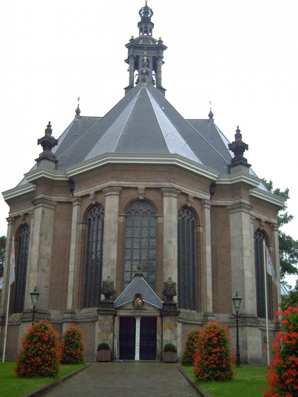 Nieuwe Kerk
Nachdem die Grote Kerk nicht mehr ausreichend Platz bot, wurde 1649 mit dem Bau der Nieuwe Kerk in Den Haag begonnen.